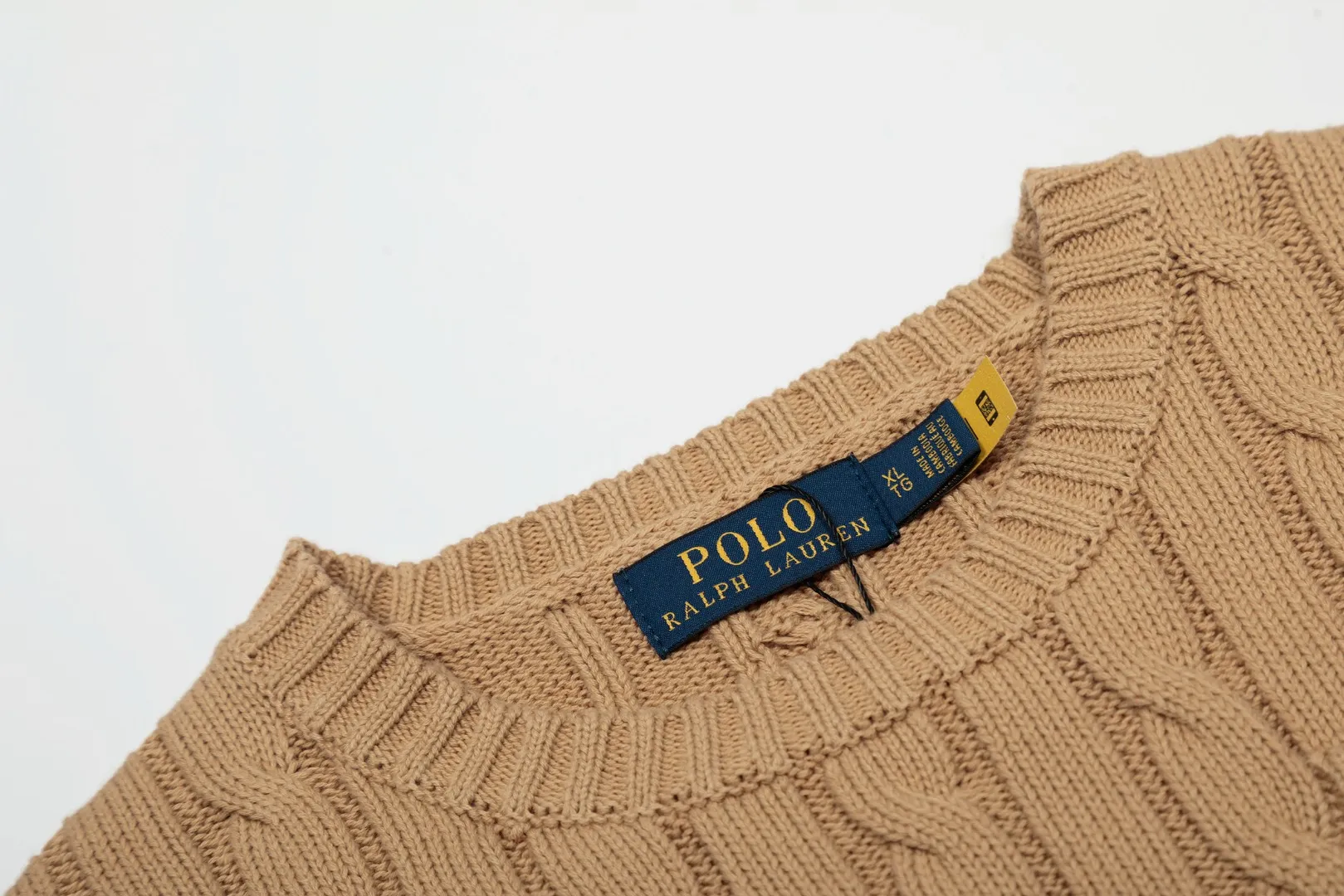 P154 💰 "Top quality" Style number: DS222# (not off the shelves all year round) [Ralph Lauren round neck pocket style solid color pony embroidered logo knitted short sleeves] ✅Ralph Lauren Ralph Lauren classic basic pocket all-match style goddess knitted short sleeves for all seasons ✅Main supplier platform live broadcast Wholesale entity Replenish when out of stock Not off the shelf ✅ZP quality 1:1 version Scan the code to enter the GF website Counter quality ✅Details and quality are the only one in Guangzhou. Imported quality cotton yarn, focusing on high-end, cost-effective, good quality needless to say. ✅The version is restored to the original order. The maximum size can be worn up to 160 pounds. Loose, comfortable and stress-free. ✅The upper body is simple and easy to match. A must-have for goddess ootd. Good-looking clothes are never picky. A must-have in the goddess’ wardrobe. Size: S-XL. Color: White, almond, purple, orange, gray, yellow, black, khaki, pink, navy, rose, green. Chinese red olive green light blue white label light blue blue label